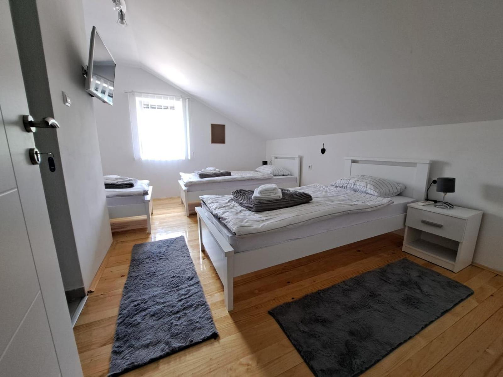 Sobe Zizi Bed and Breakfast Jajce Exteriör bild