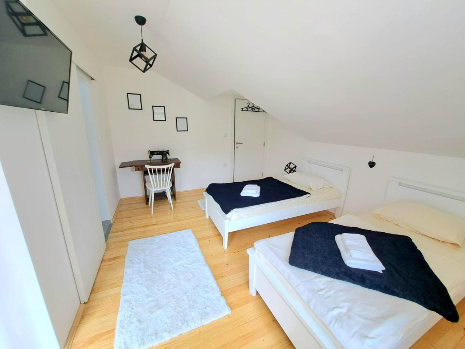 Sobe Zizi Bed and Breakfast Jajce Exteriör bild