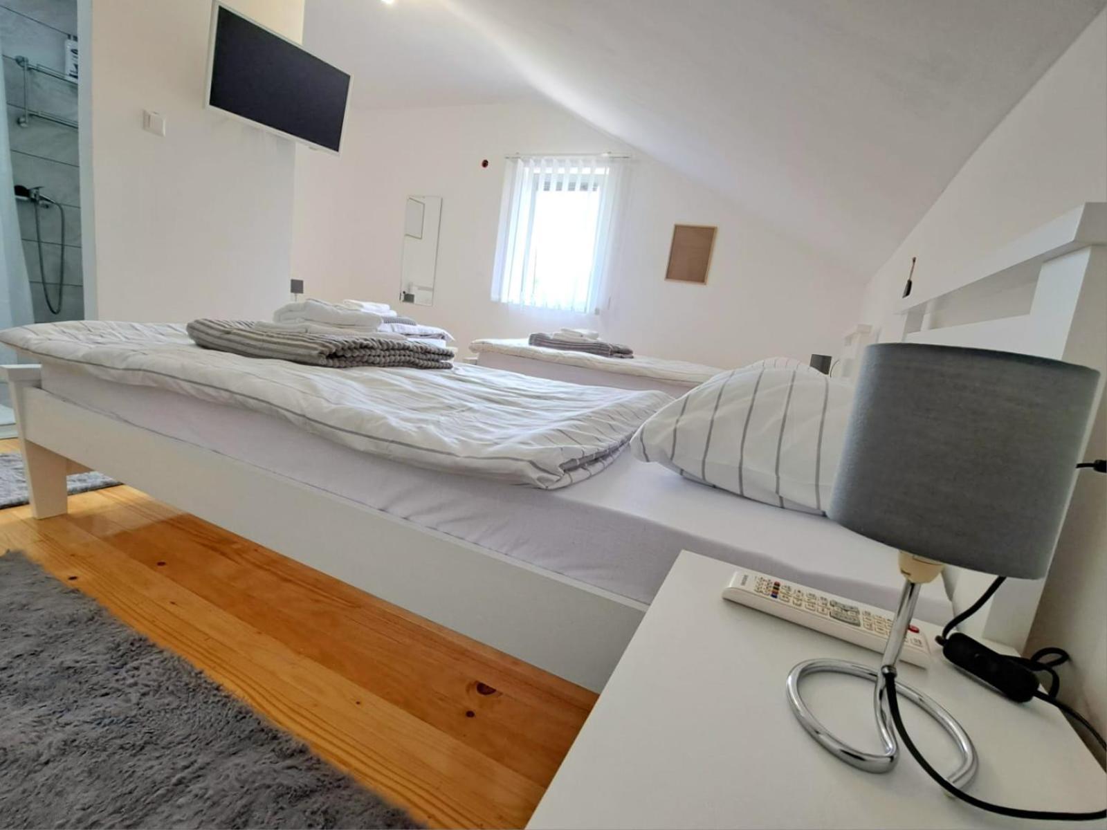 Sobe Zizi Bed and Breakfast Jajce Exteriör bild