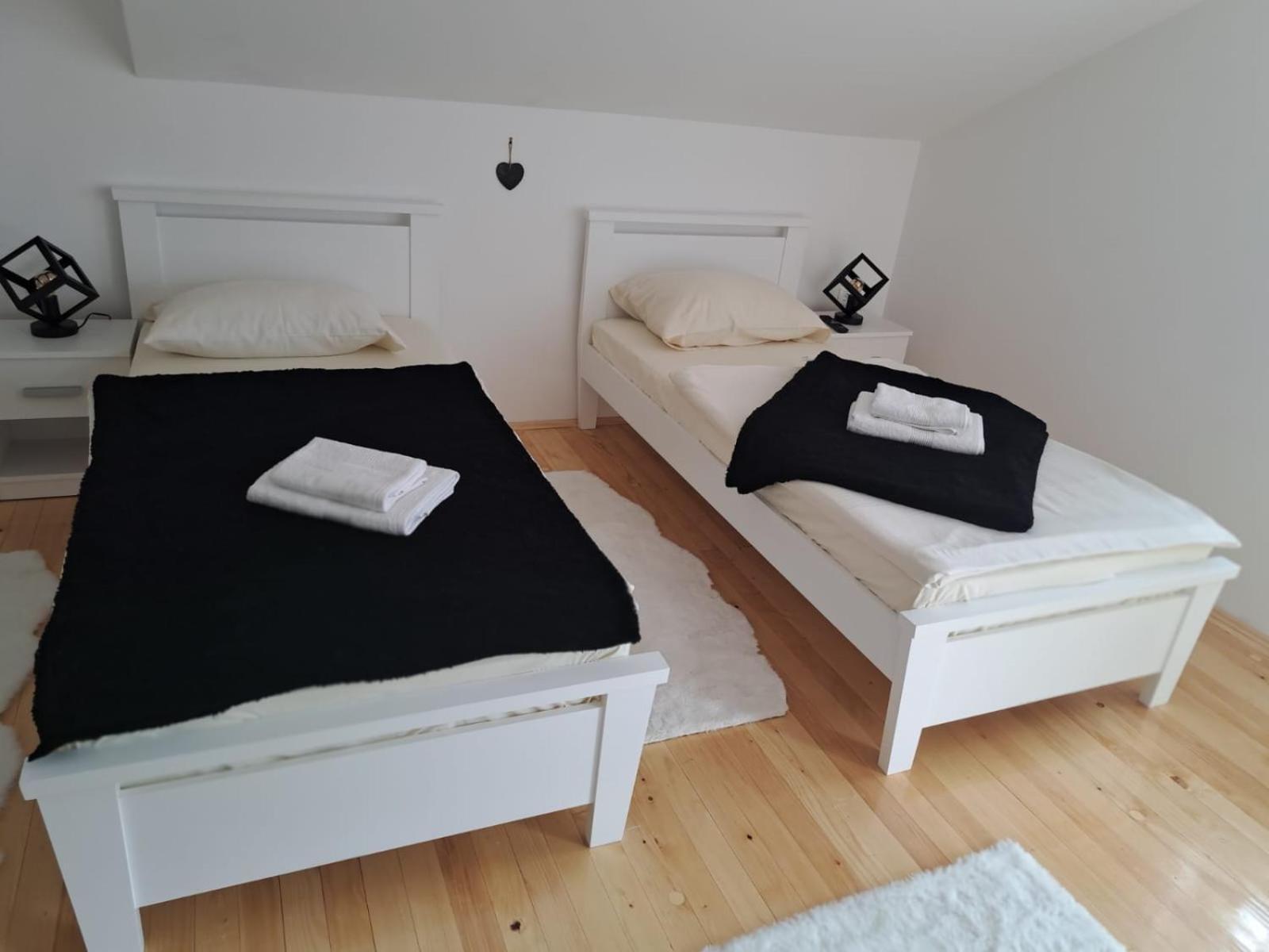 Sobe Zizi Bed and Breakfast Jajce Exteriör bild