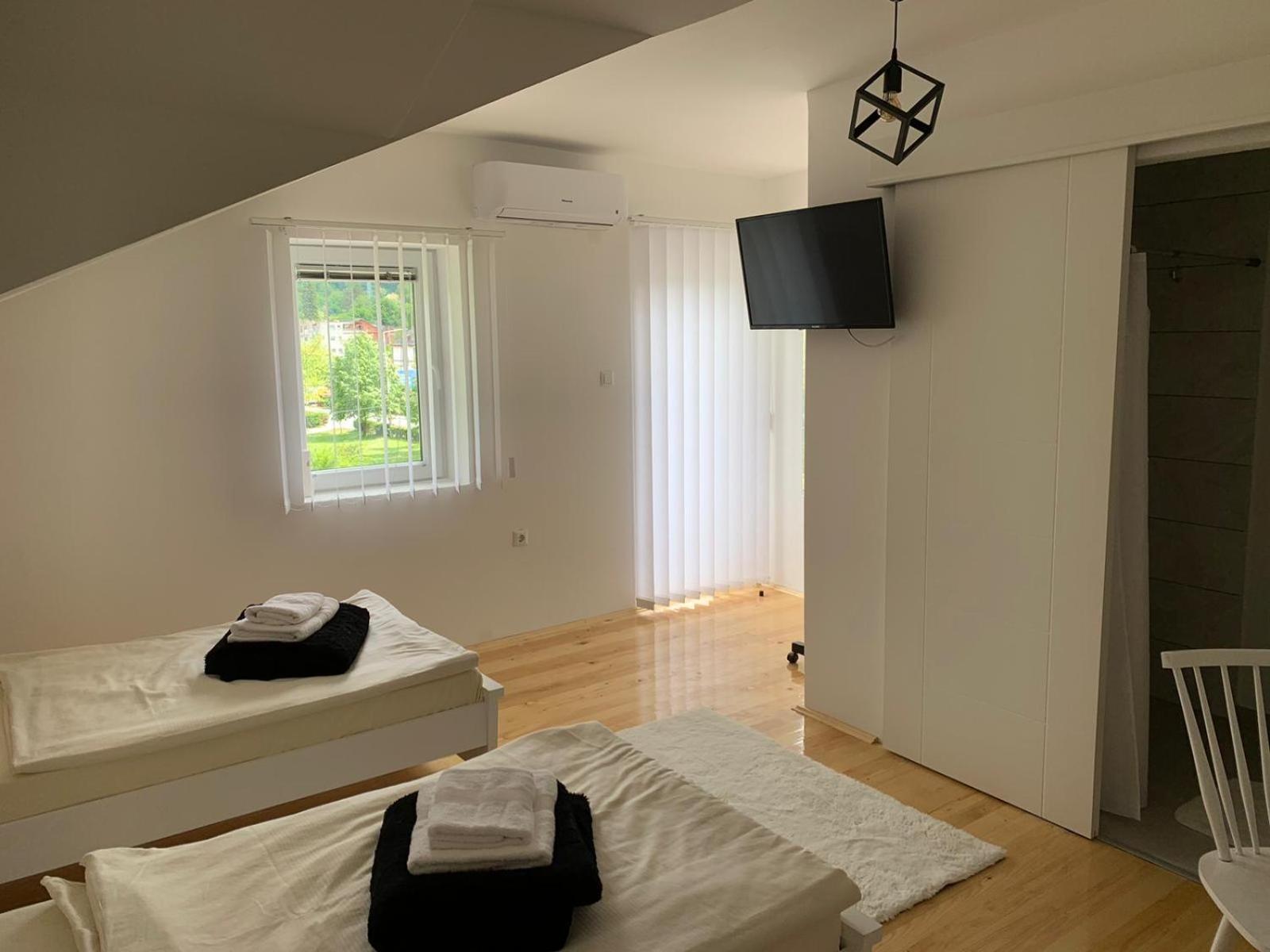 Sobe Zizi Bed and Breakfast Jajce Exteriör bild